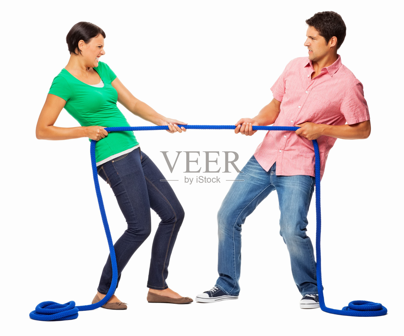 夫妇玩拔河-孤立照片摄影图片