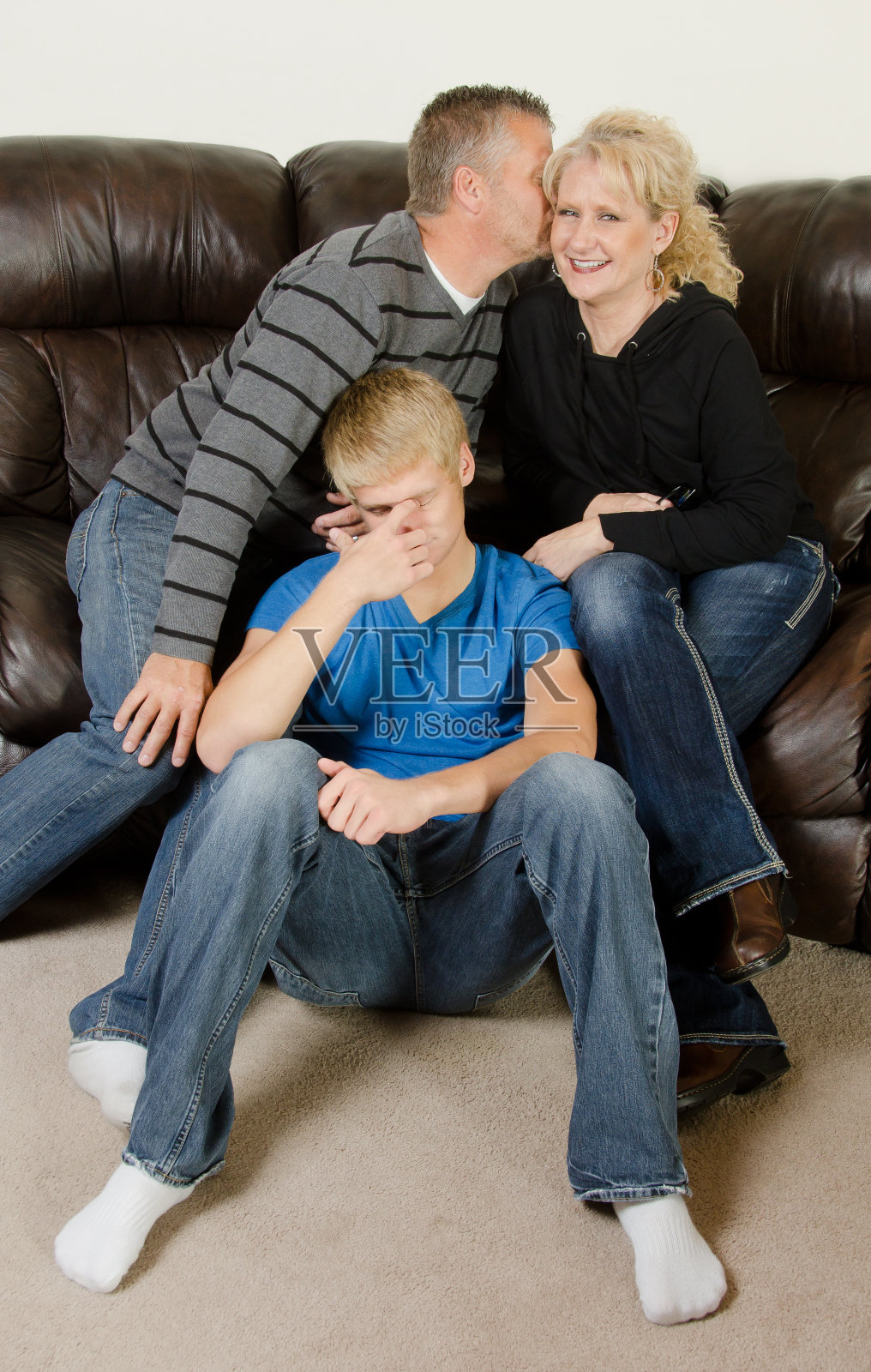 尴尬的吻照片摄影图片