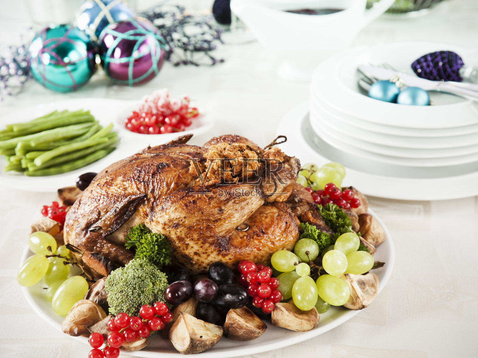 节日晚餐塞满火鸡和配菜照片摄影图片