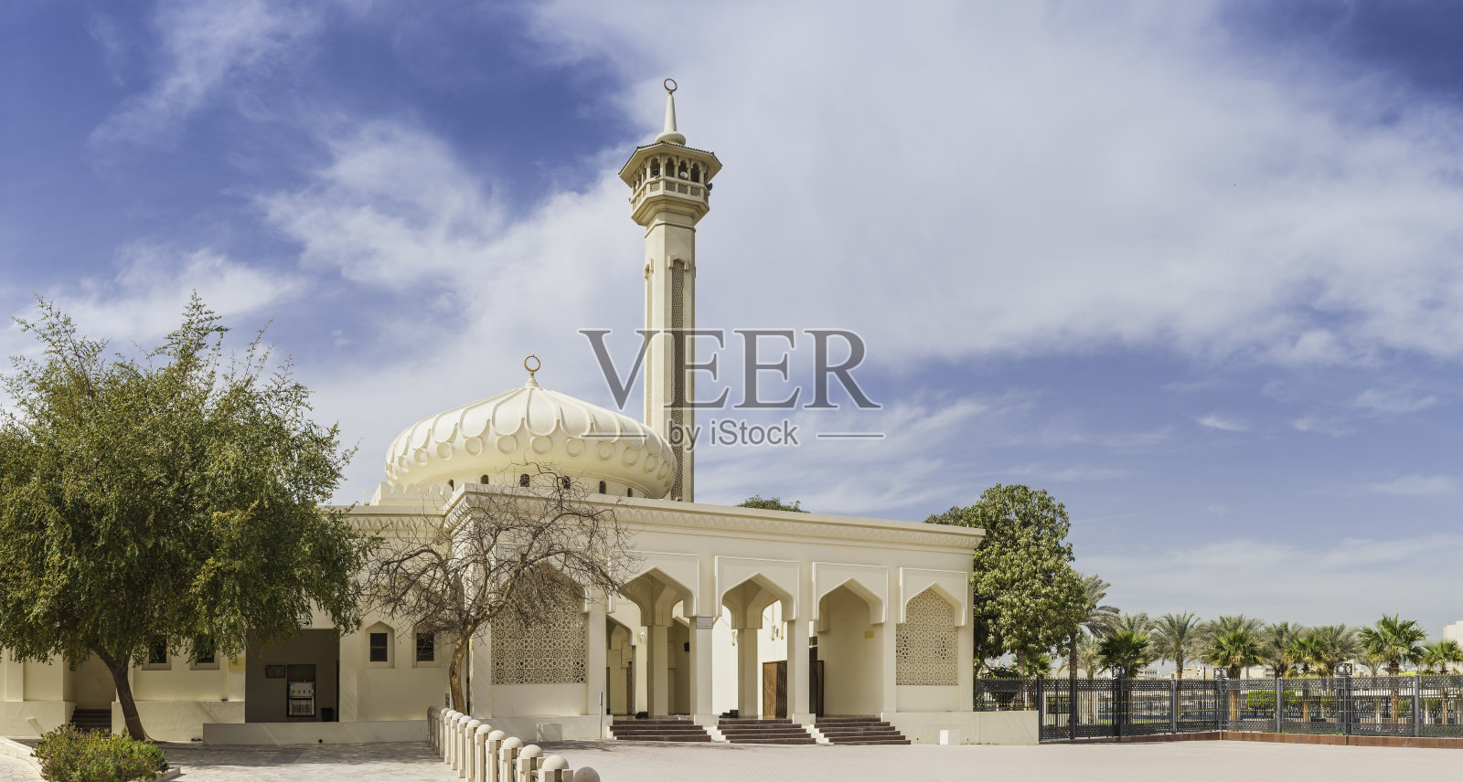 阿拉伯联合酋长国迪拜的清真寺和宣礼塔全景照片摄影图片