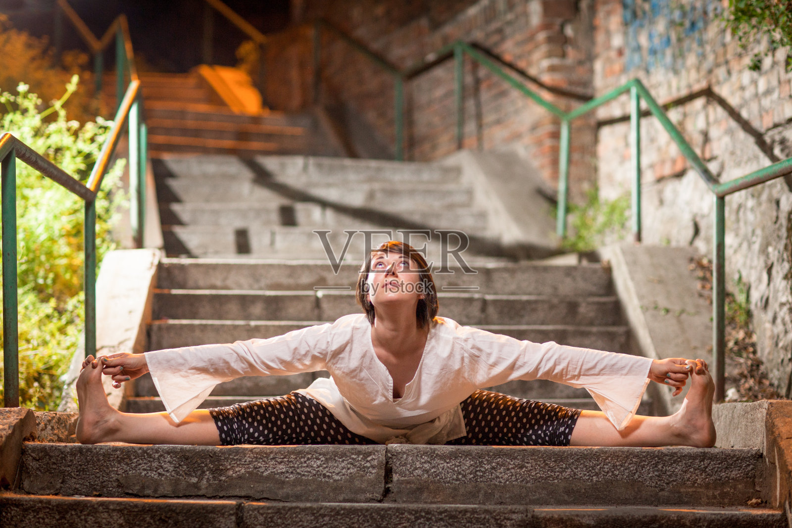 城市瑜伽照片摄影图片