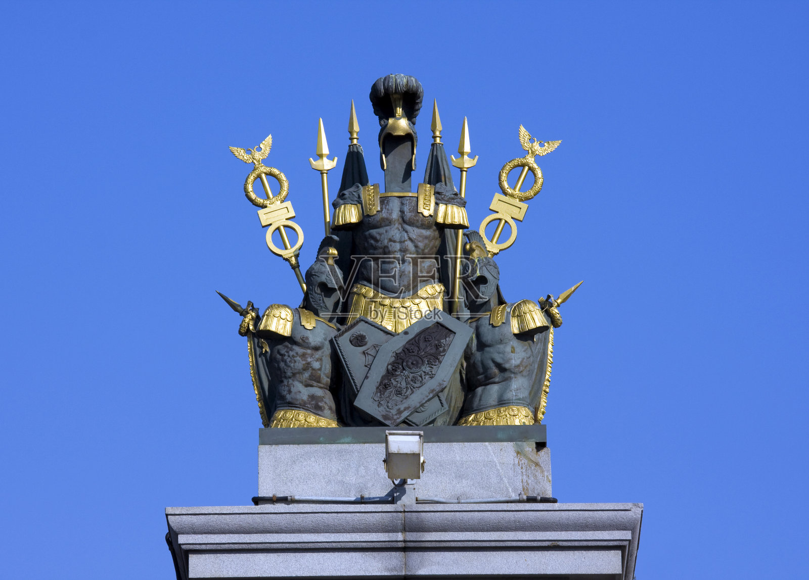 莫斯科博罗丁斯基桥上的铠甲雕像照片摄影图片