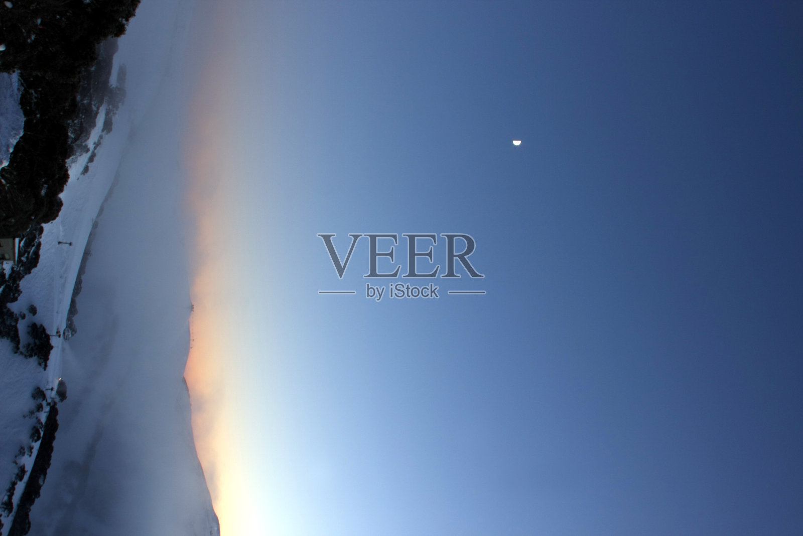 山上的薄雾照片摄影图片