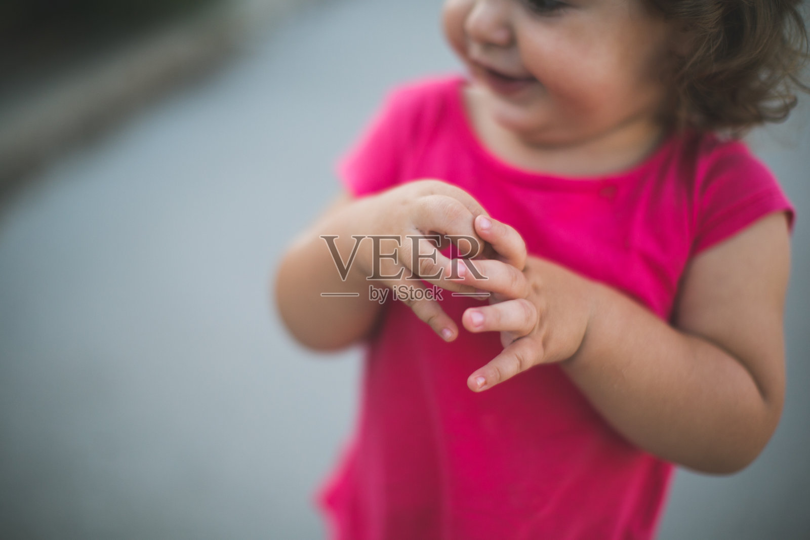 美丽的小女孩照片摄影图片