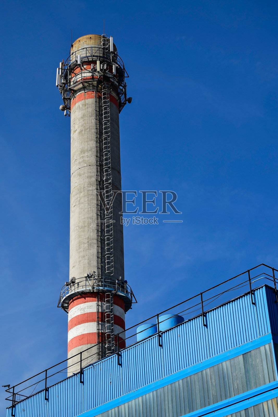 发电厂的烟囱照片摄影图片