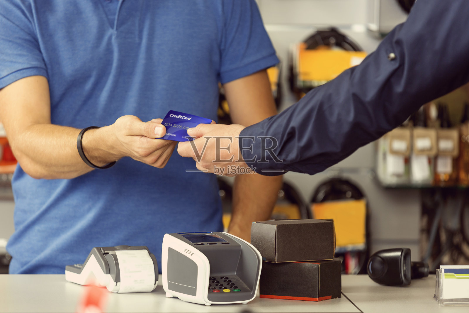 以信用卡付款照片摄影图片