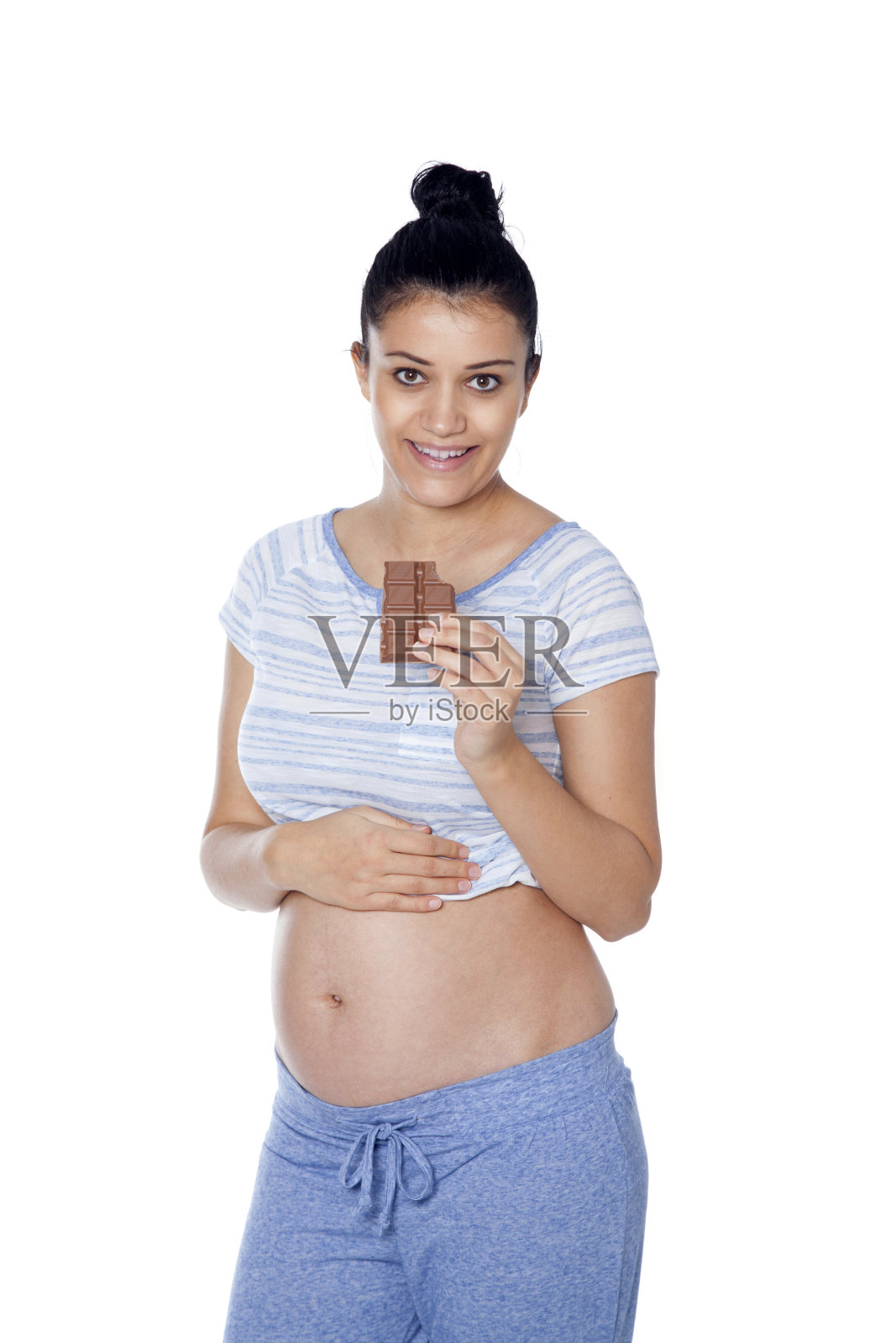 孕妇吃巧克力照片摄影图片