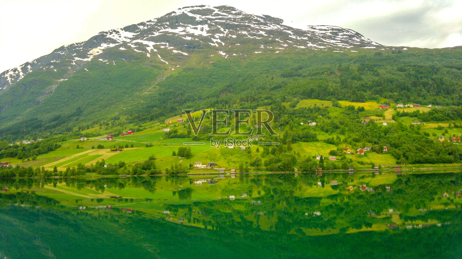 挪威海岸，奥尔登，挪威，斯堪的纳维亚半岛照片摄影图片