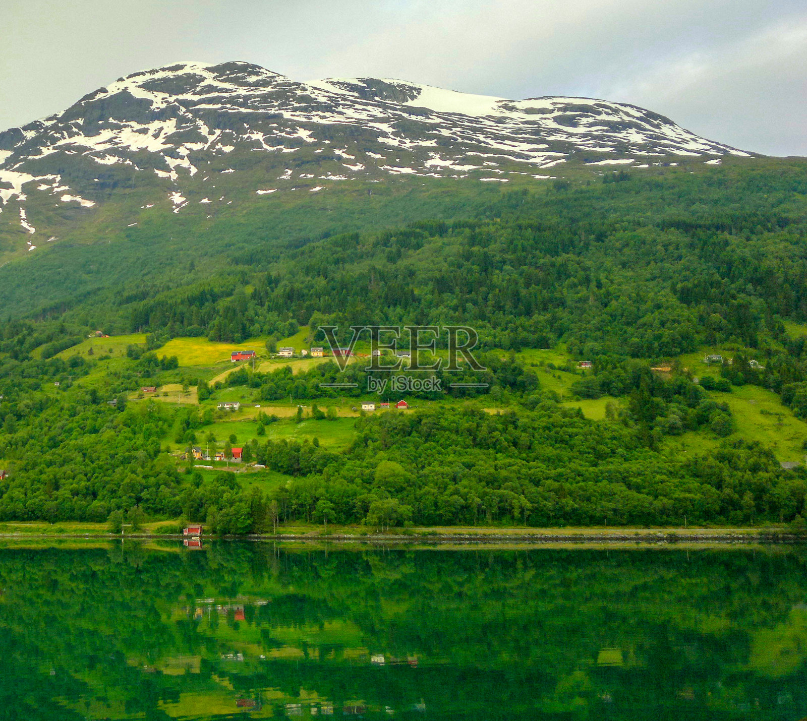 挪威海岸，奥尔登，挪威，斯堪的纳维亚半岛照片摄影图片