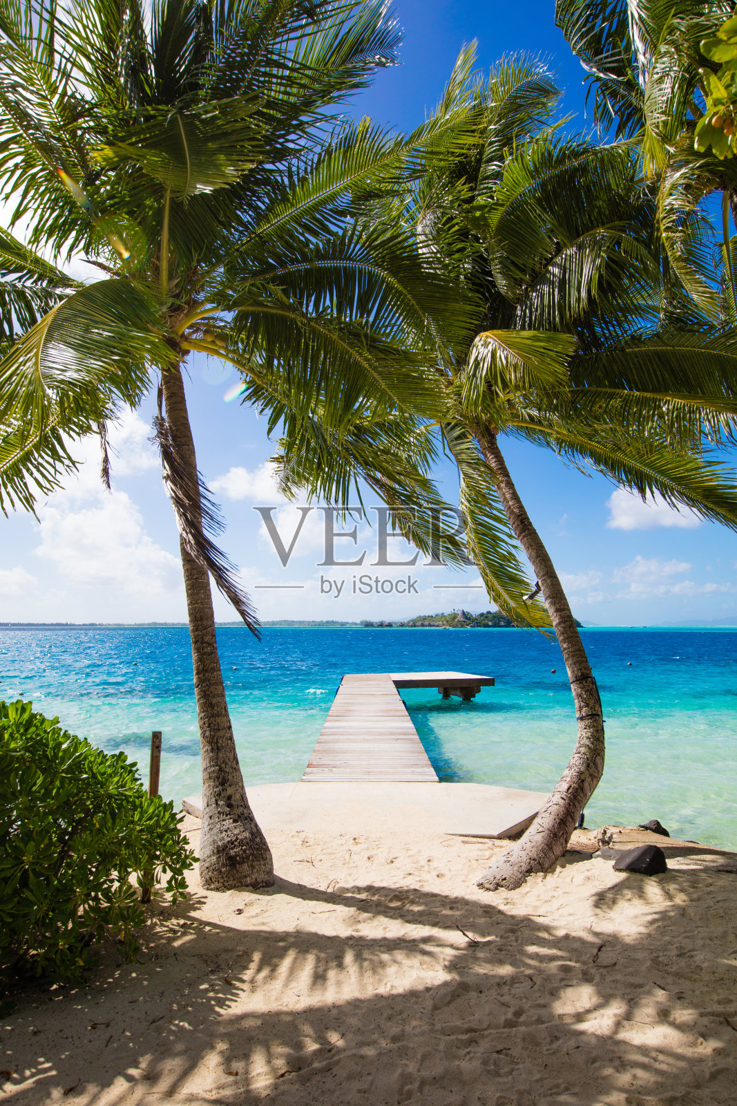 波拉波拉岛的木板路，法属波利尼西亚照片摄影图片