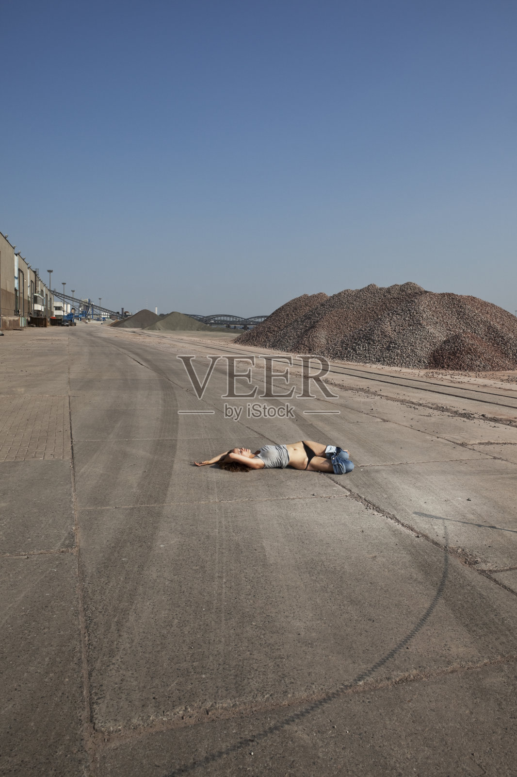 年轻时髦的女人照片摄影图片