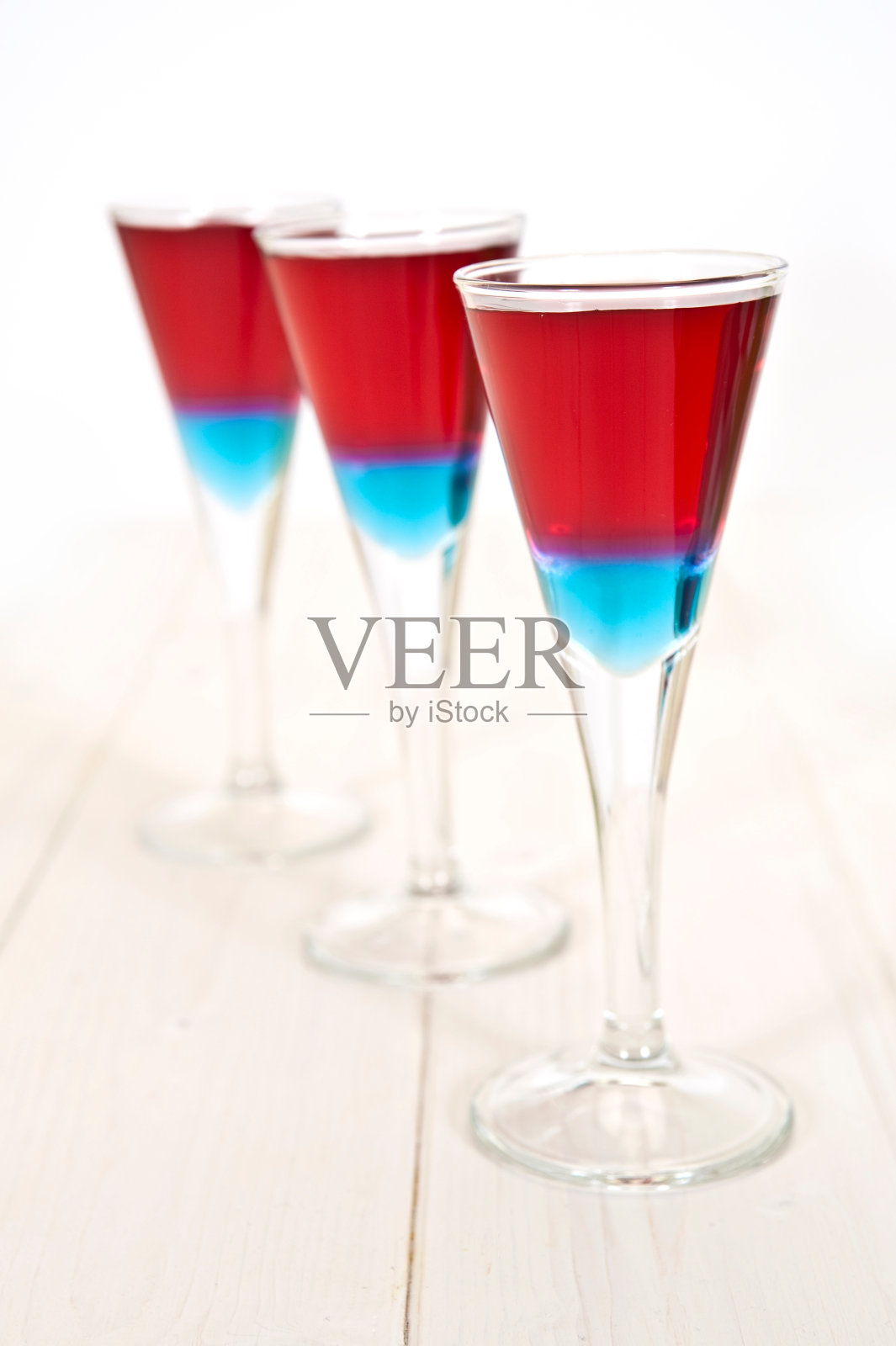 蓝红鸡尾酒照片摄影图片