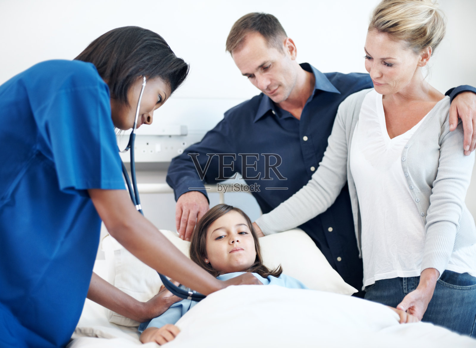 真是个勇敢的小女孩照片摄影图片