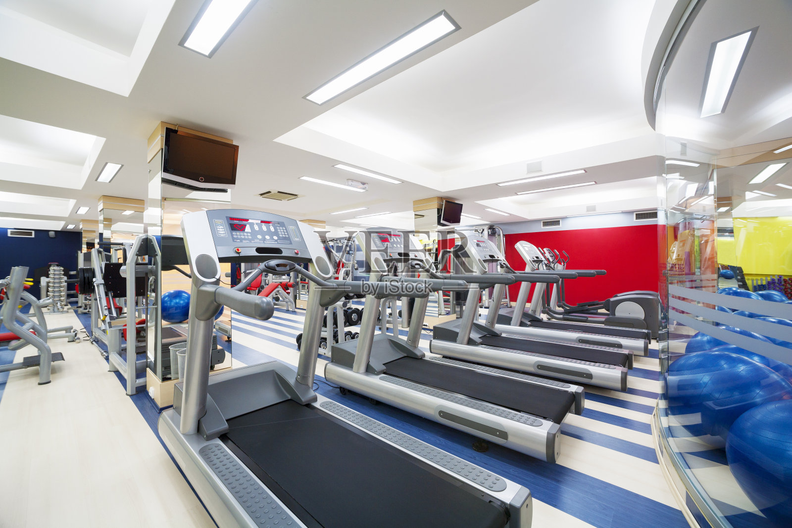 健身房-健身俱乐部照片摄影图片