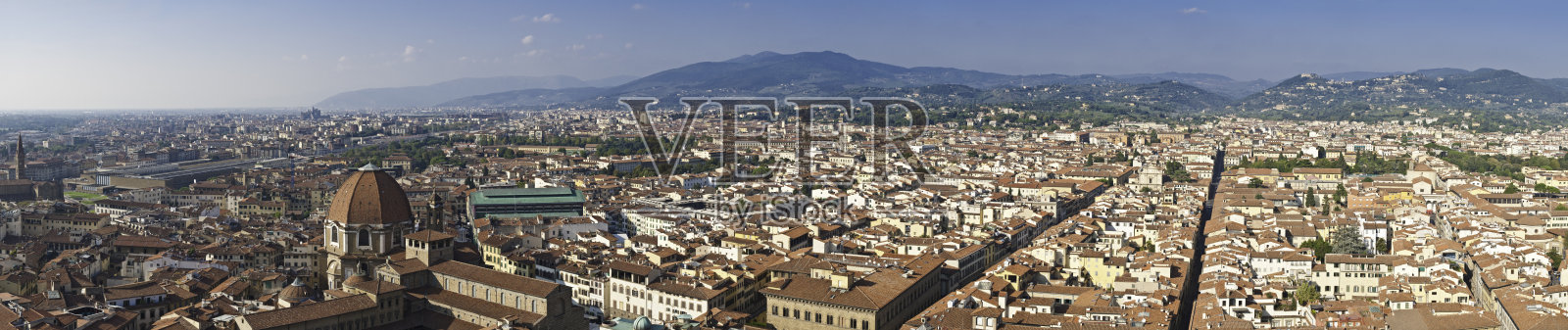屋顶和圆形的佛罗伦萨城市景观全景托斯卡纳意大利照片摄影图片