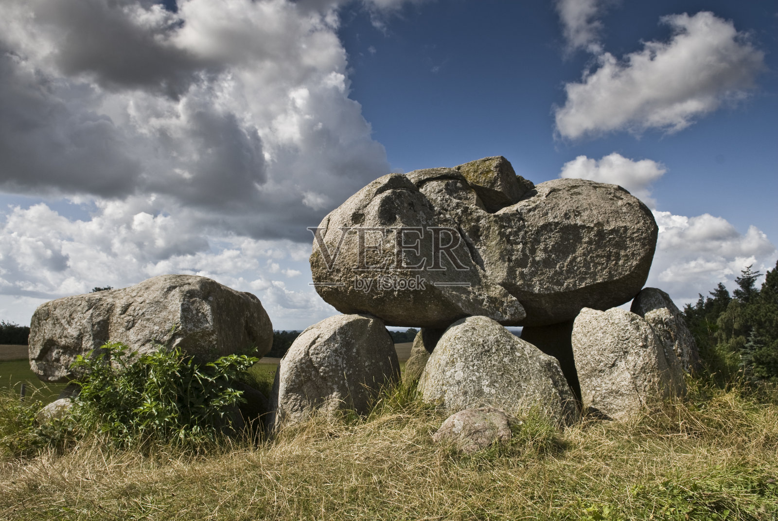 史前墓石牌坊在丹麦照片摄影图片