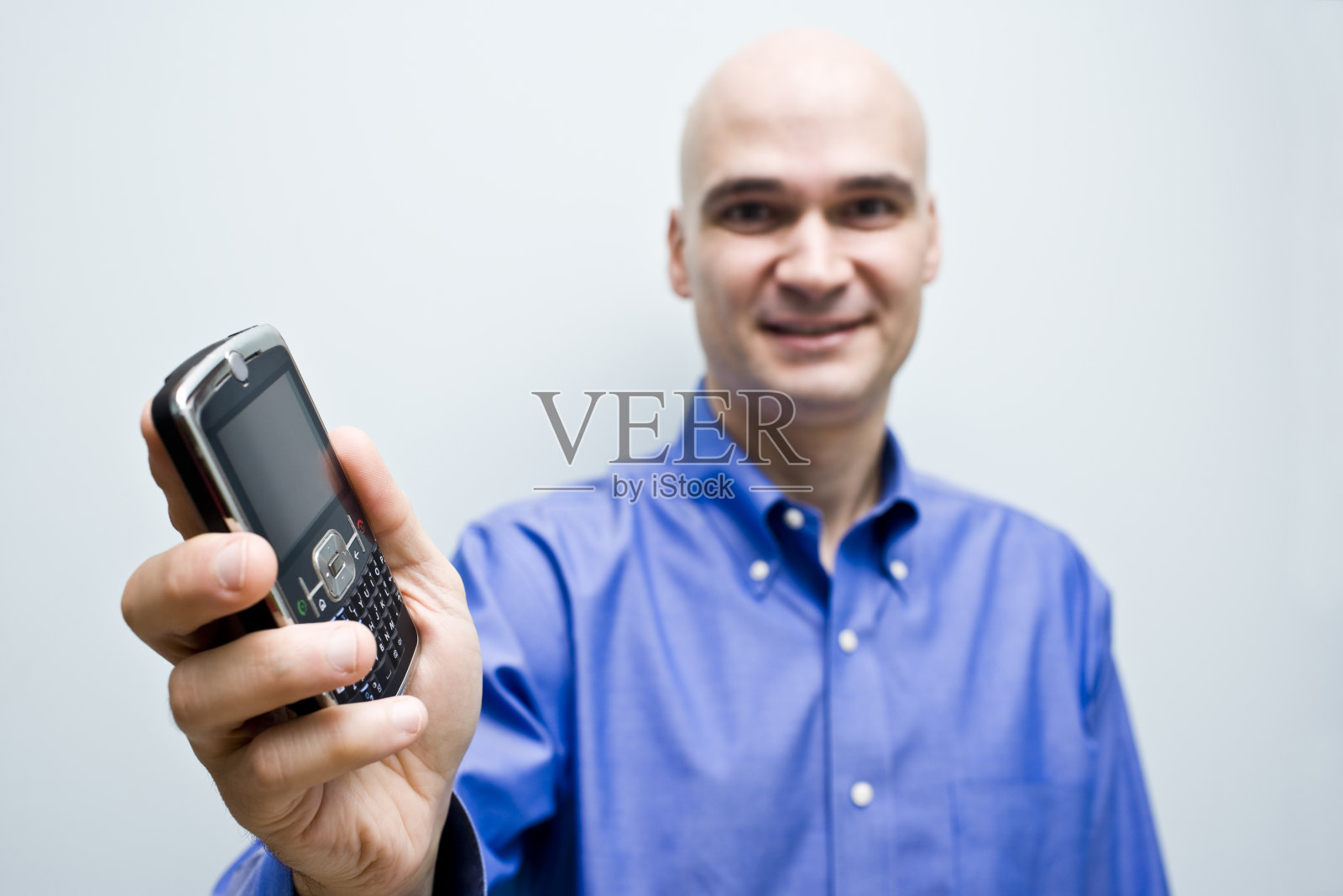 拿着手机照片摄影图片