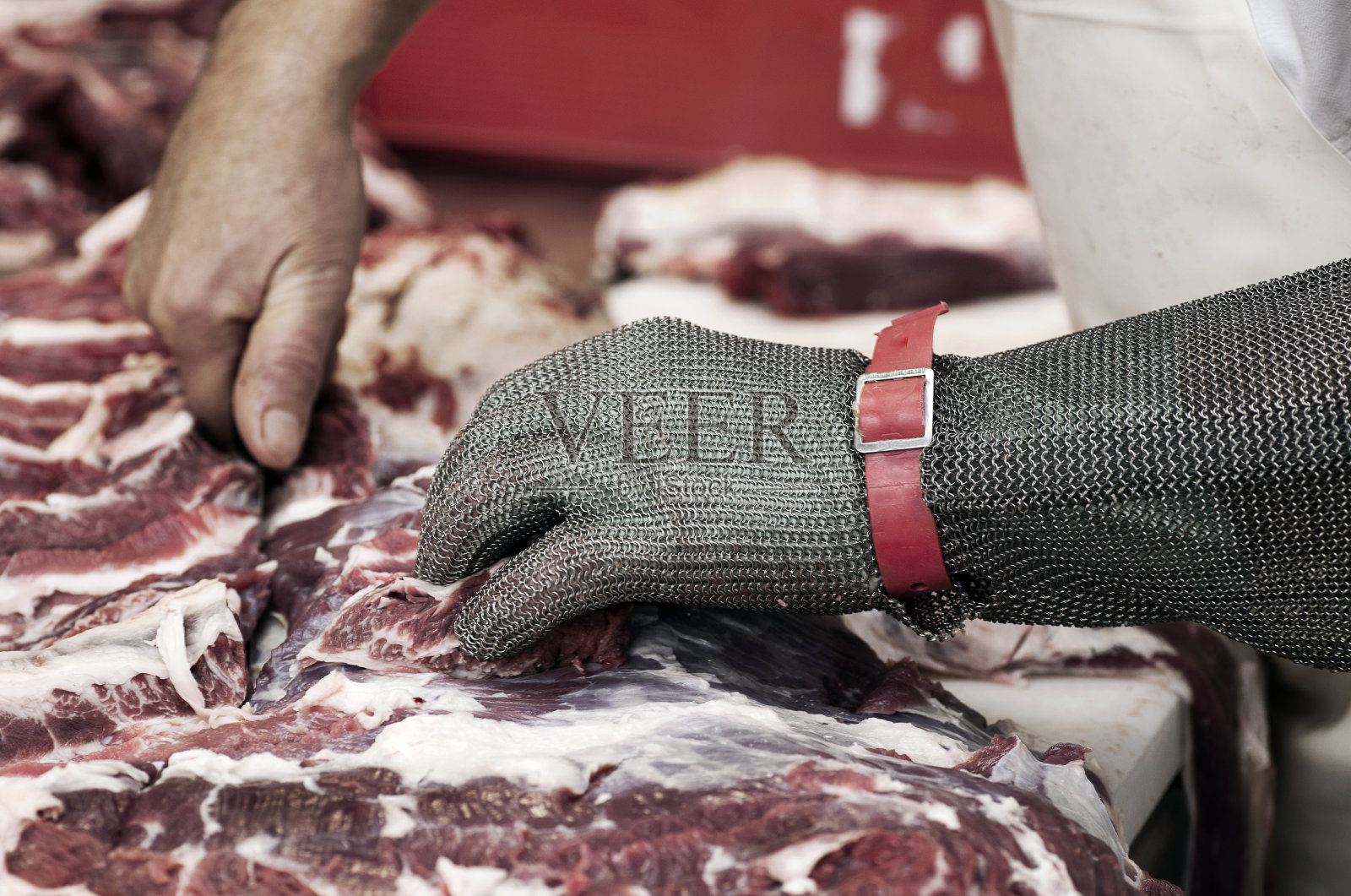 在肉店切肉照片摄影图片