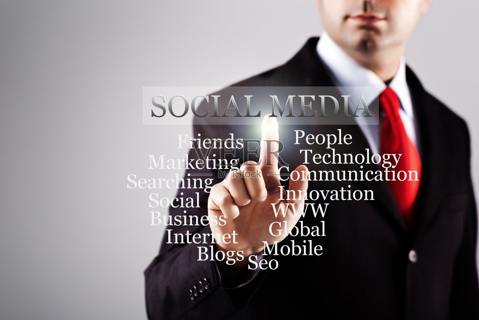 商人按下触摸屏上的按钮照片摄影图片