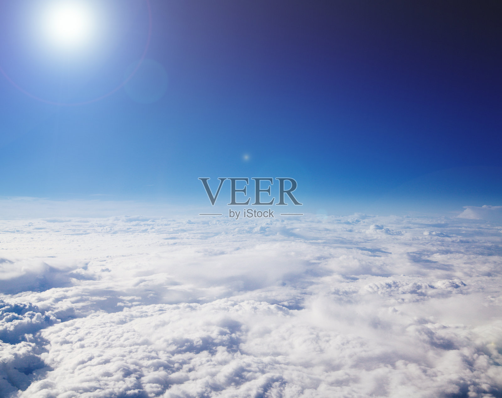 在云层之上照片摄影图片