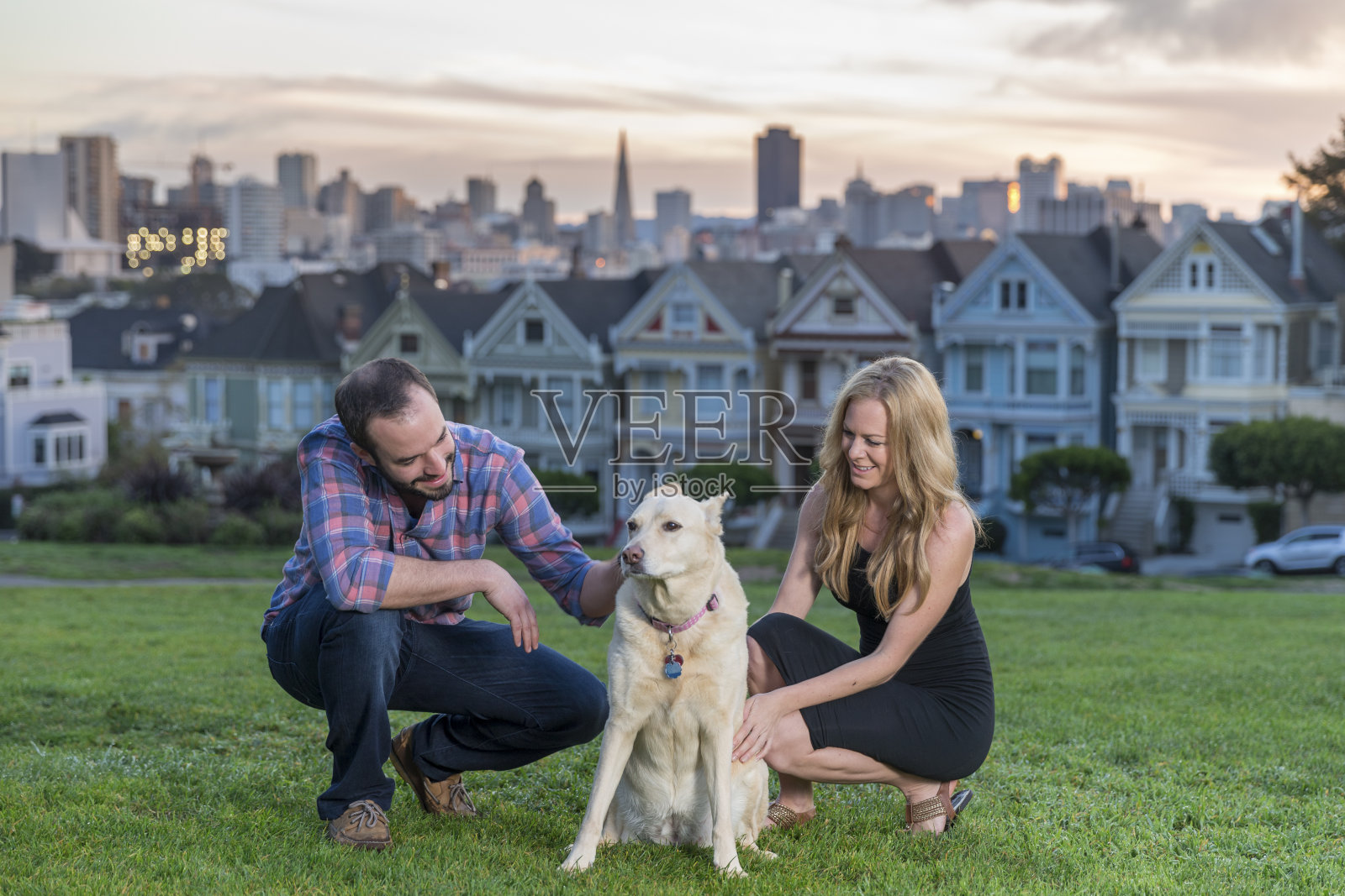 旧金山阿拉莫广场的一对夫妇照片摄影图片