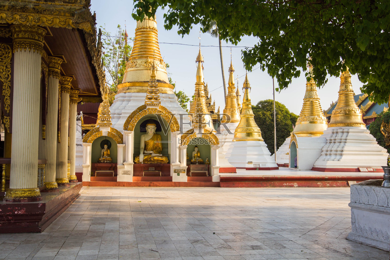 仰光大金塔或金塔，缅甸。照片摄影图片