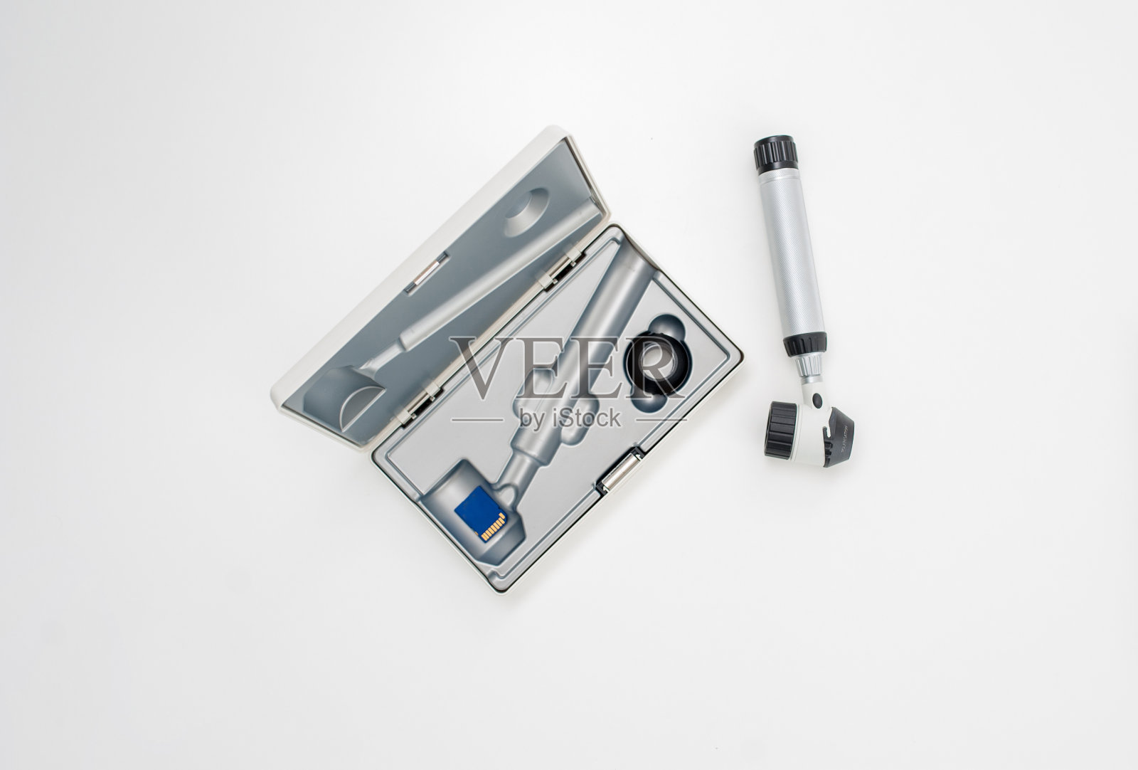 表上的皮肤镜从上往下拍摄照片摄影图片