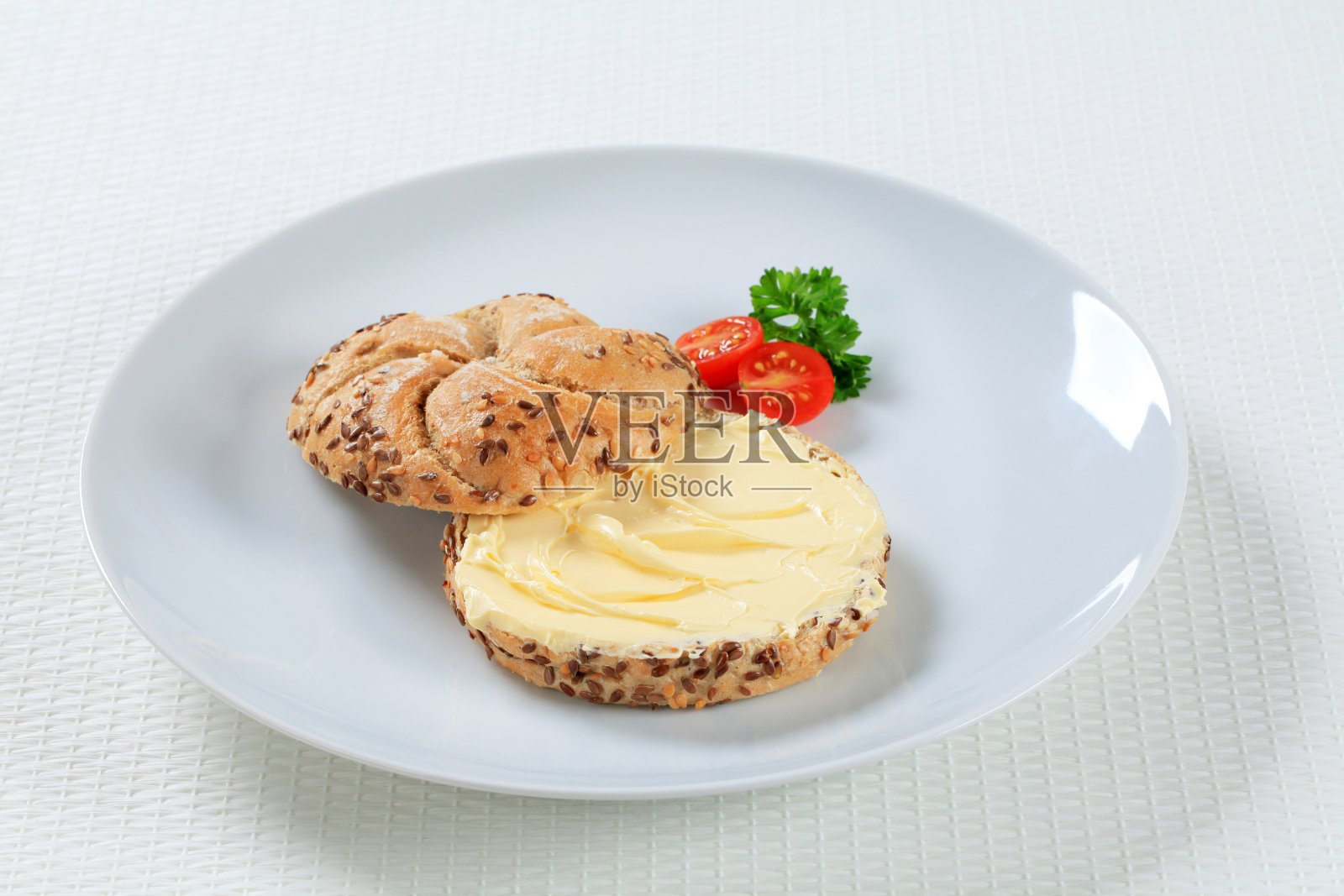 面包卷和黄油照片摄影图片