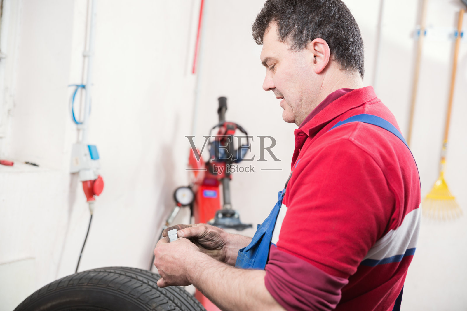 汽车服务技术人员照片摄影图片