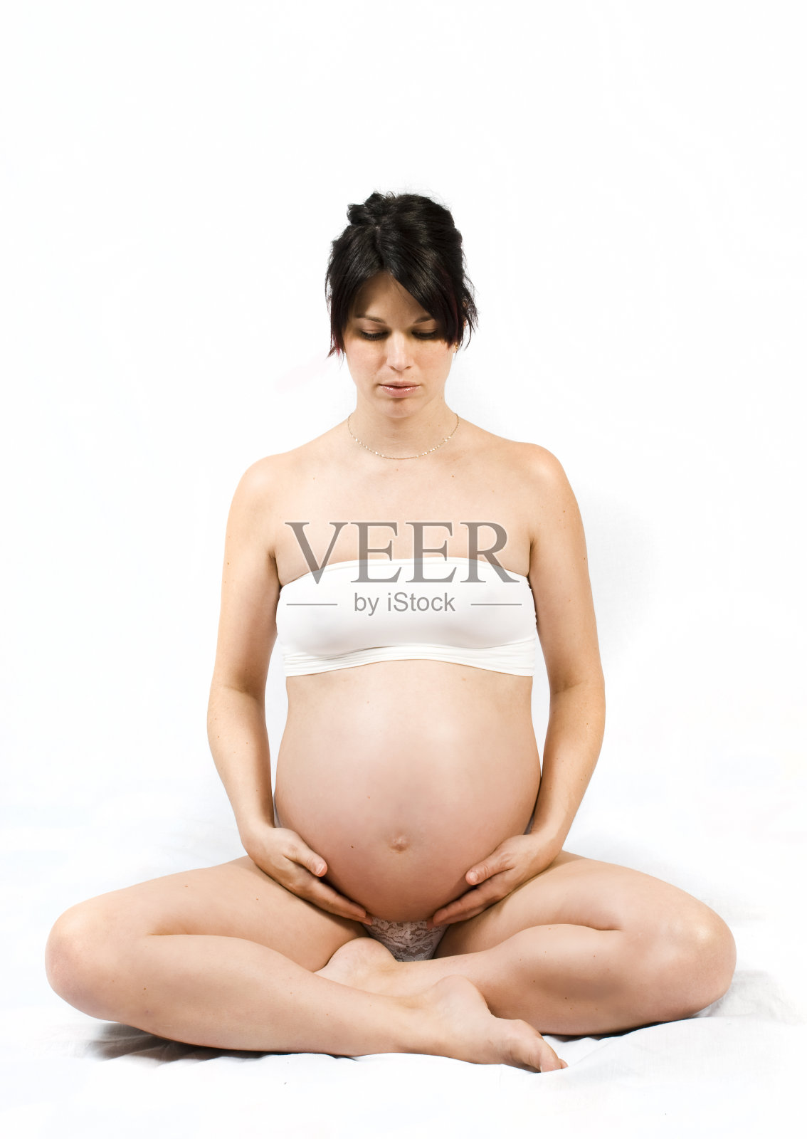 怀孕的瑜伽女性，坐着不动照片摄影图片