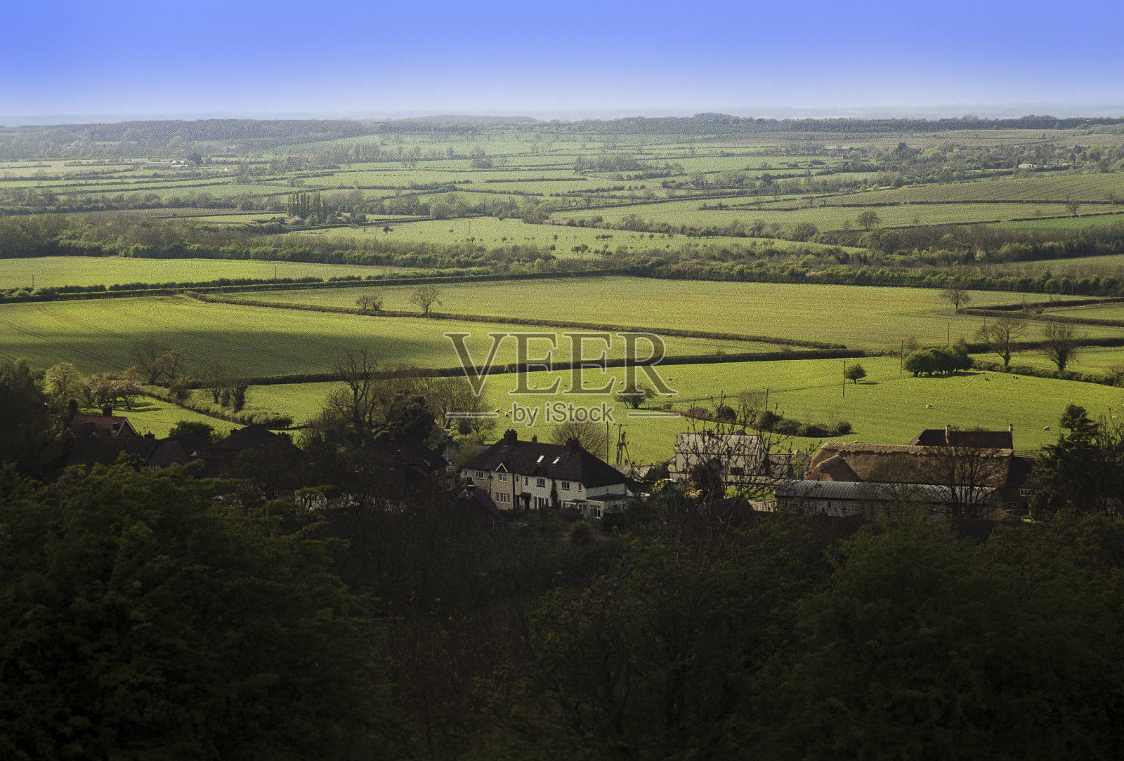 郁郁葱葱的山谷英国-拍摄的电影照片摄影图片