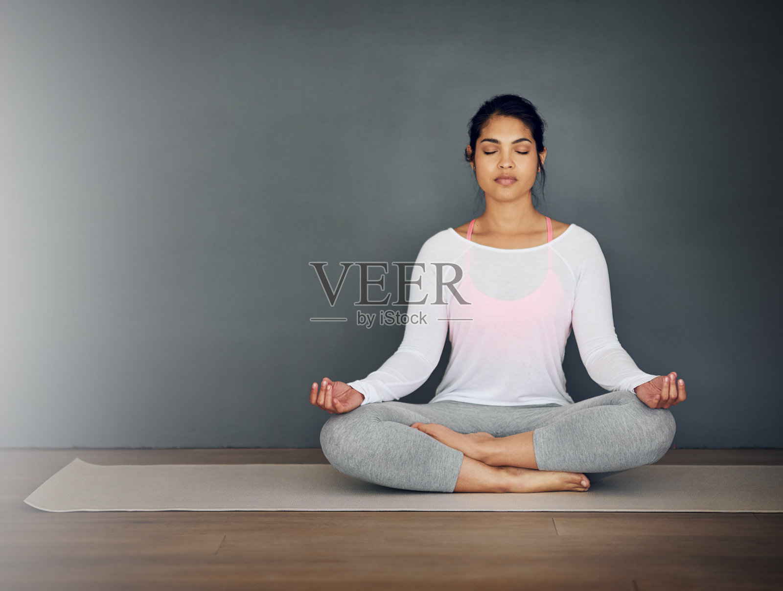 找到她的禅照片摄影图片