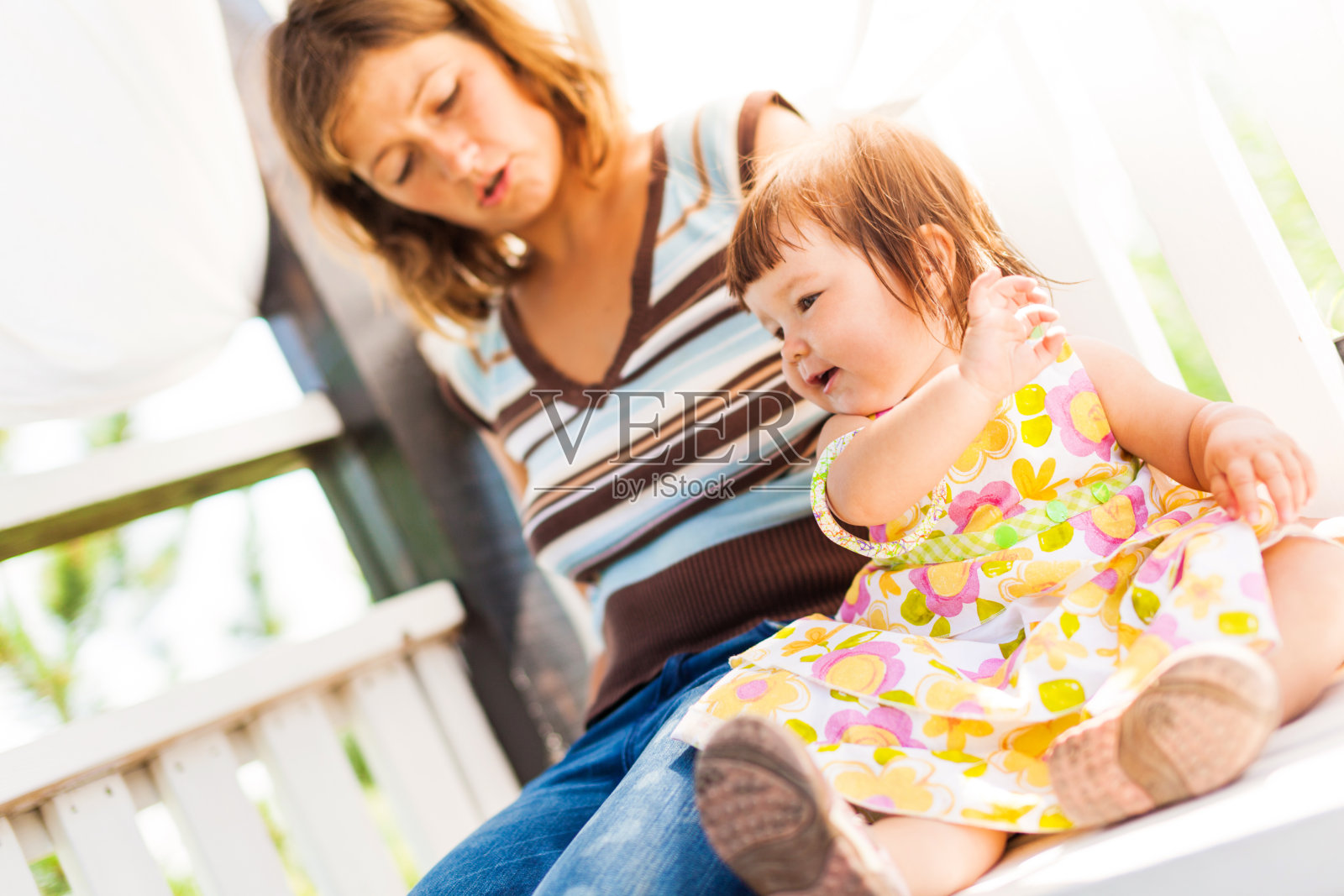 母亲和女儿照片摄影图片