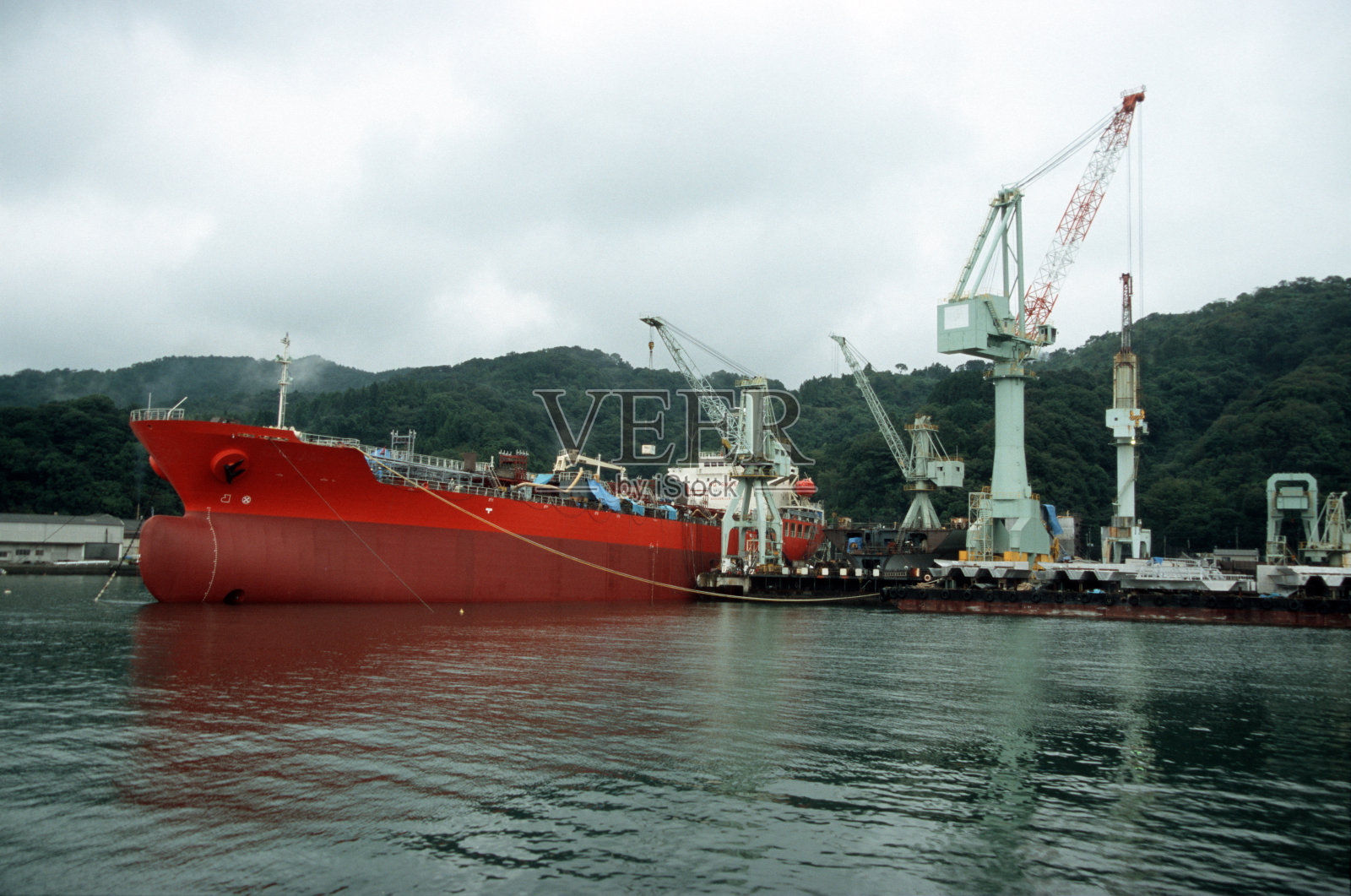 船在船厂照片摄影图片