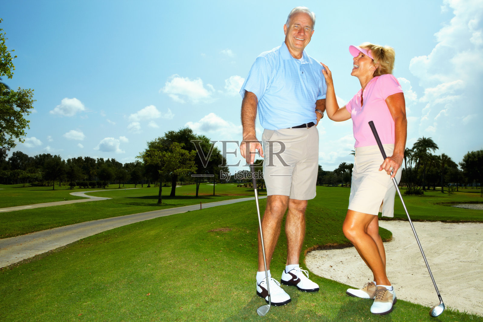 幸福的夫妇享受他们的退休生活照片摄影图片