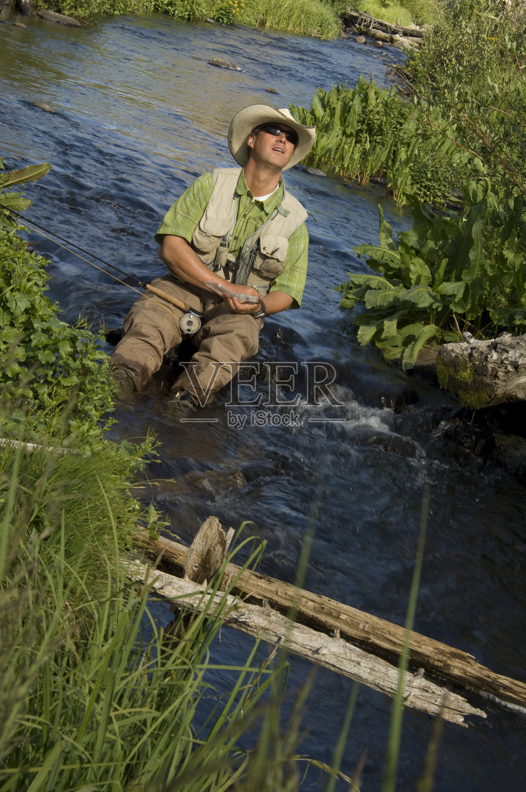 飞钓高山溪在科罗拉多州与动议照片摄影图片