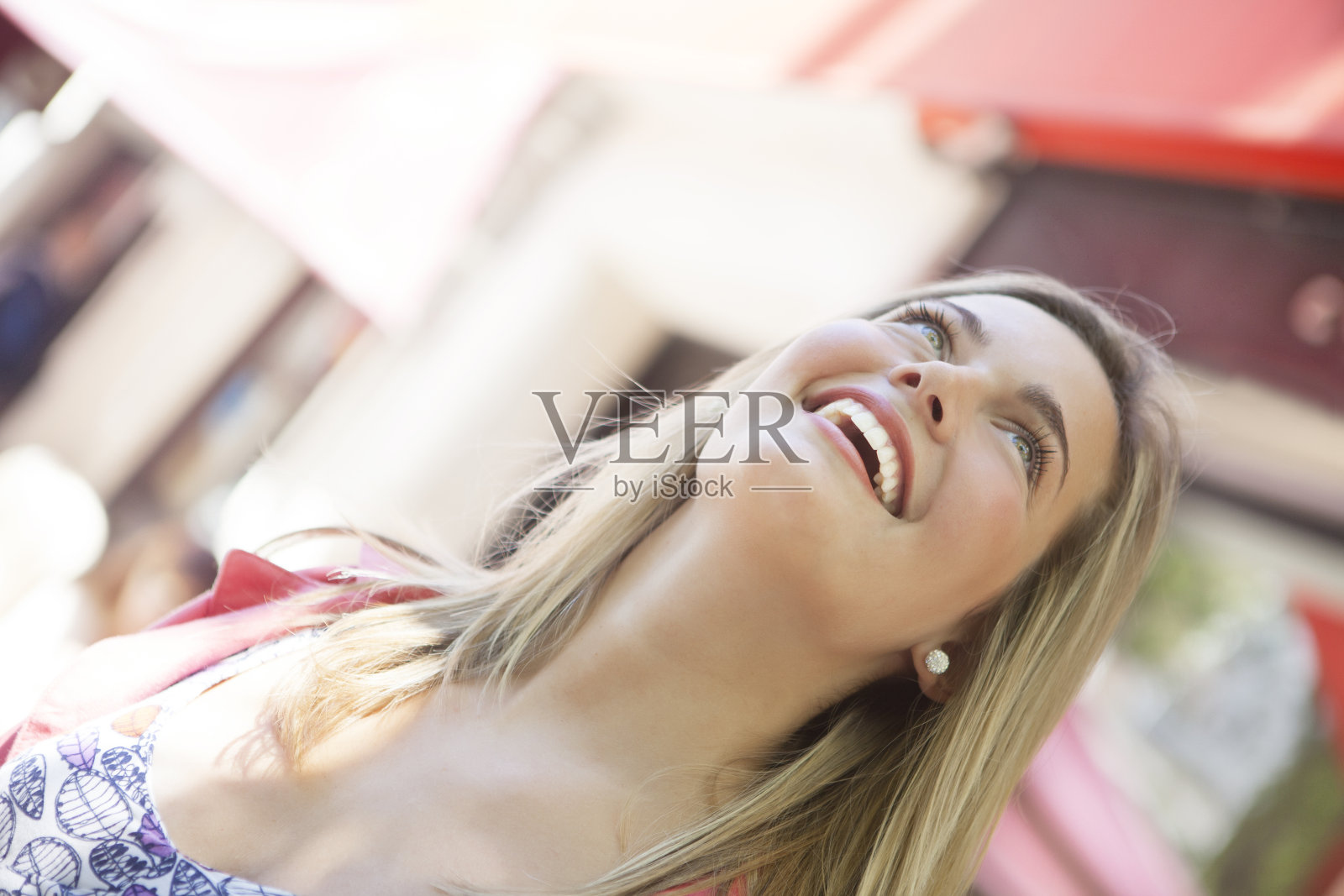 年轻女人购物照片摄影图片