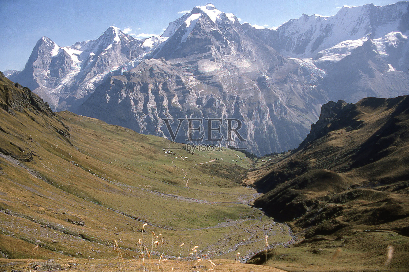 悬谷观艾格尔蒙奇峰瑞士阿尔卑斯格林德瓦尔德瑞士照片摄影图片