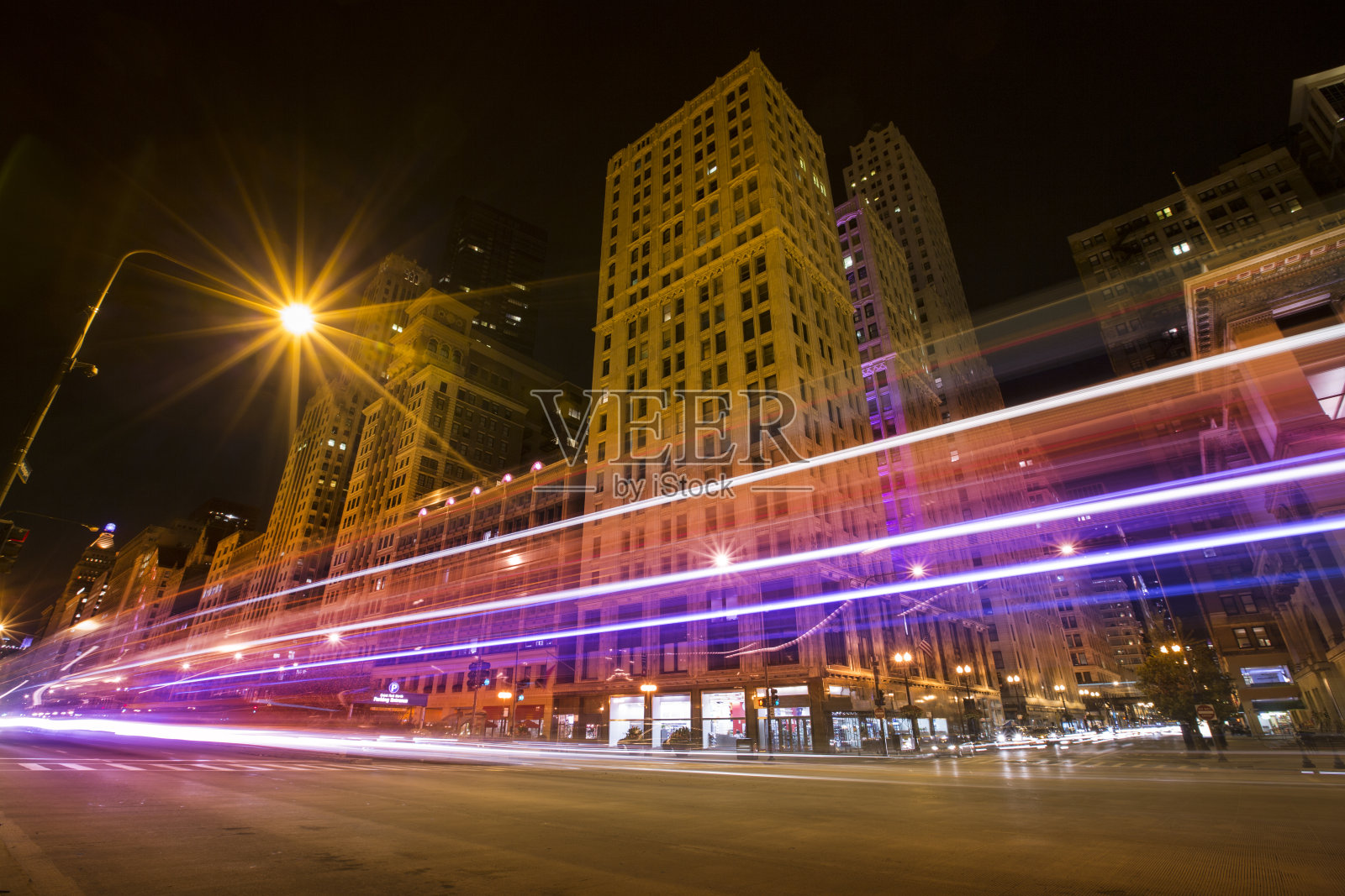芝加哥大道上的夜晚照片摄影图片
