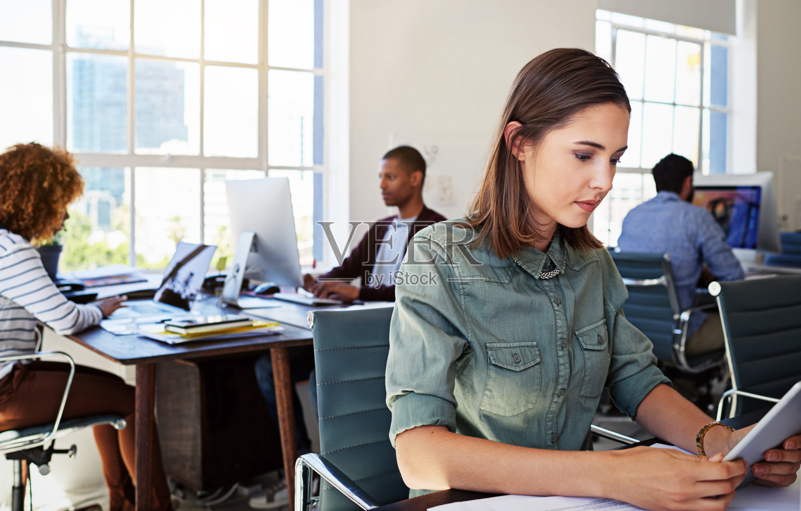 登录到公司的无线网络照片摄影图片