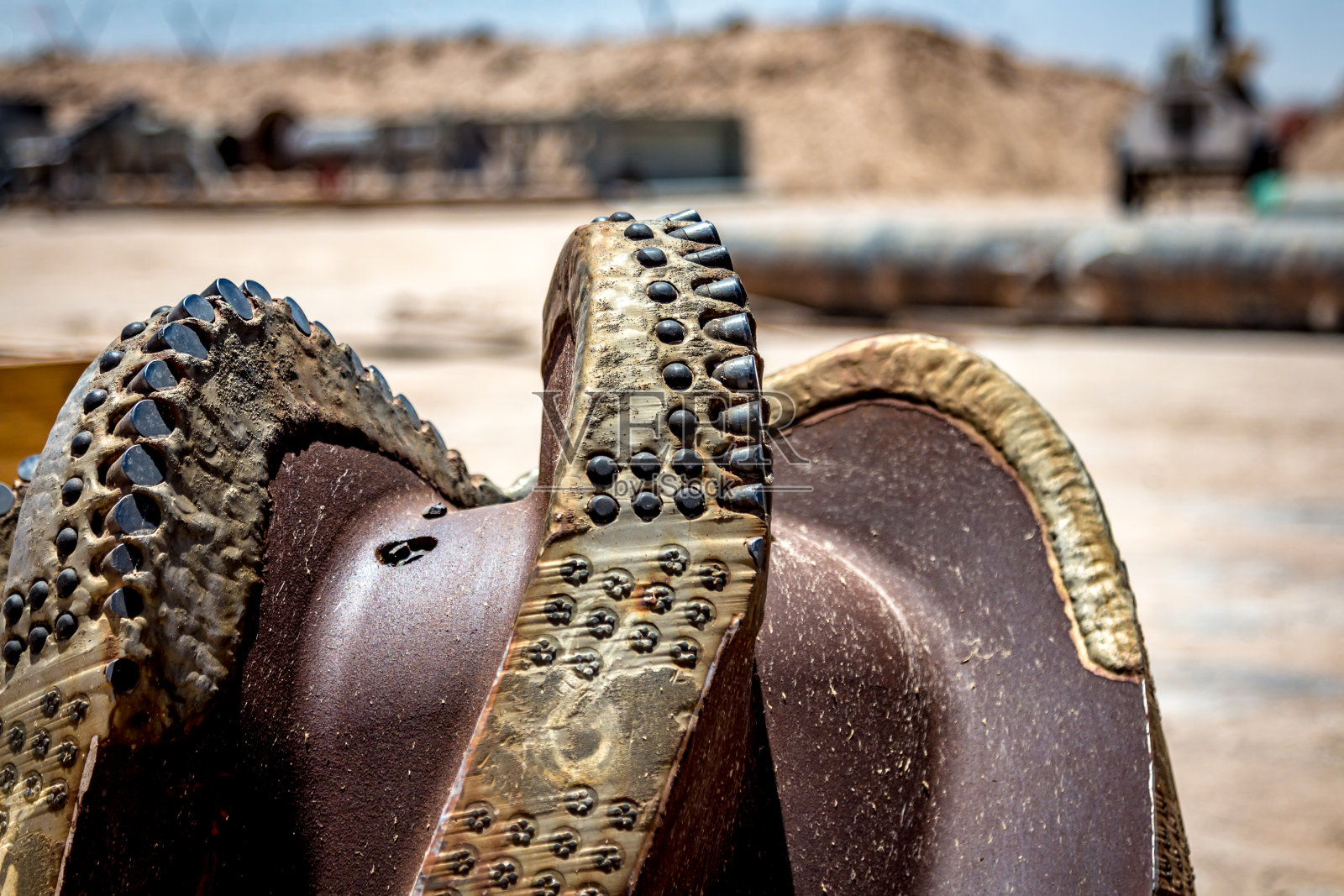 用于页岩油地层的钻机上的金刚石钻头照片摄影图片