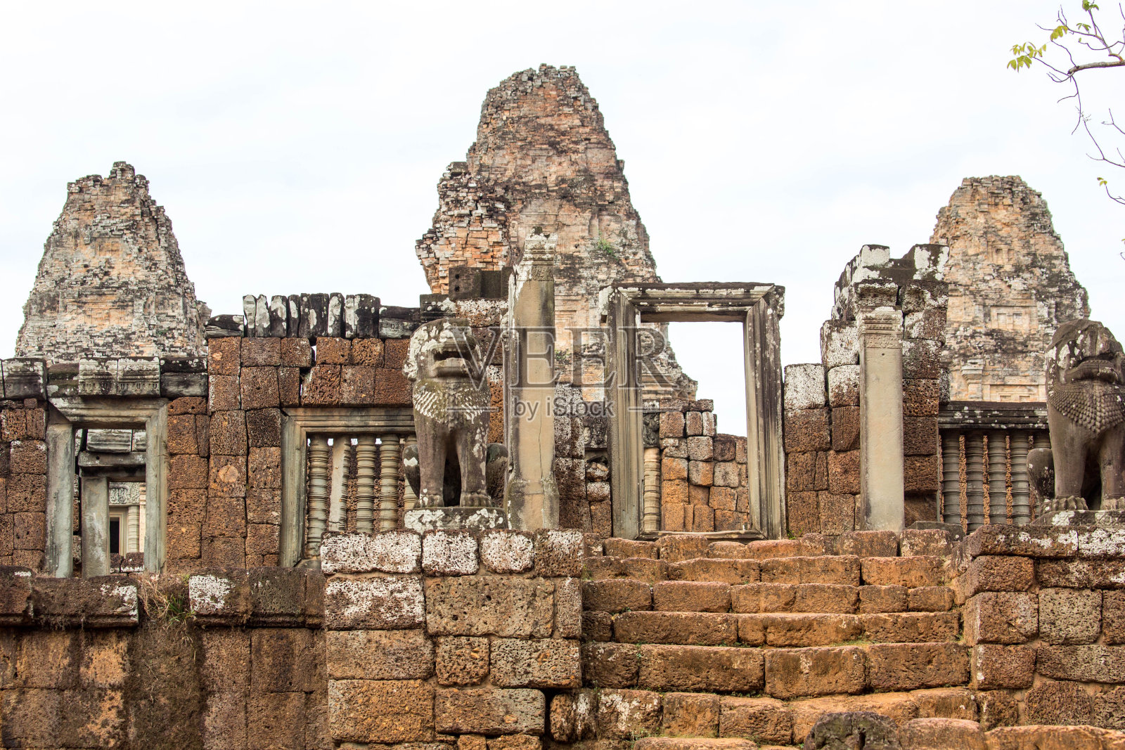 柬埔寨:吴哥窟建筑群的东梅本寺照片摄影图片