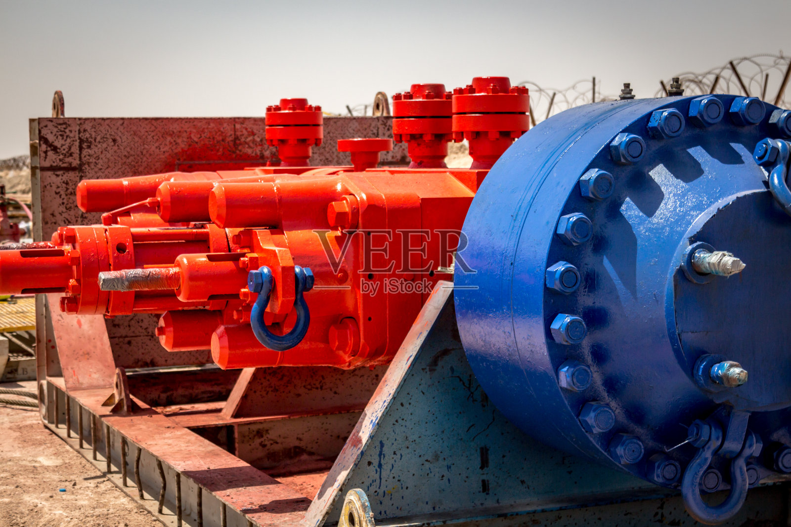 机械安装防喷器组照片摄影图片