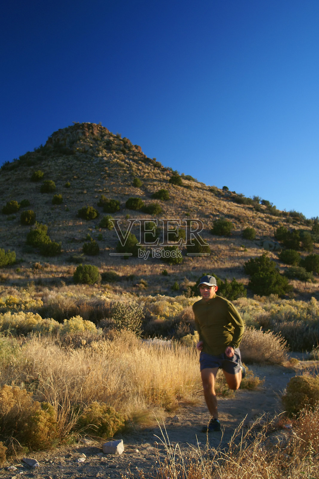 小道跑步!照片摄影图片