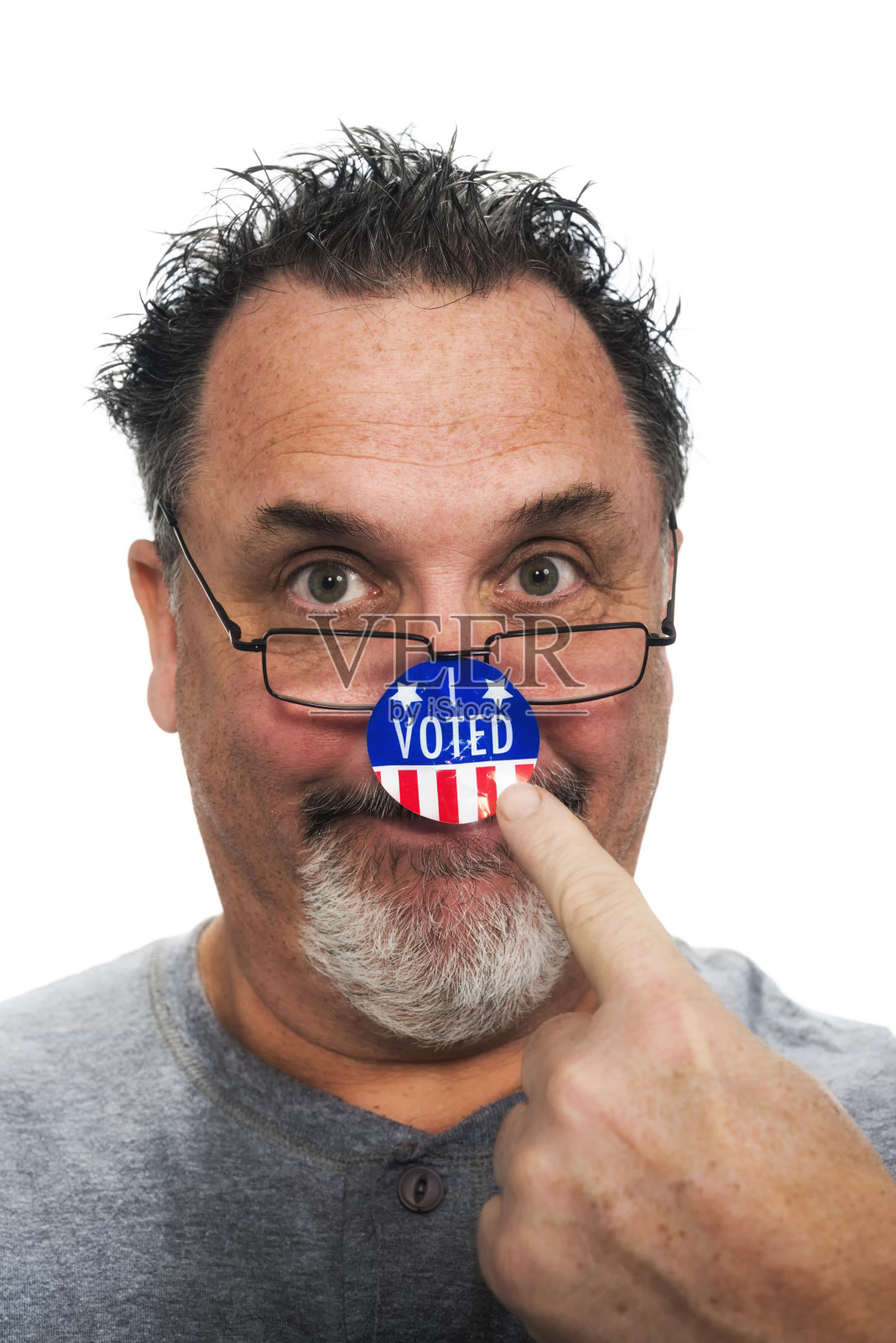 带着"我投票了"贴纸的傻乎乎白人照片摄影图片