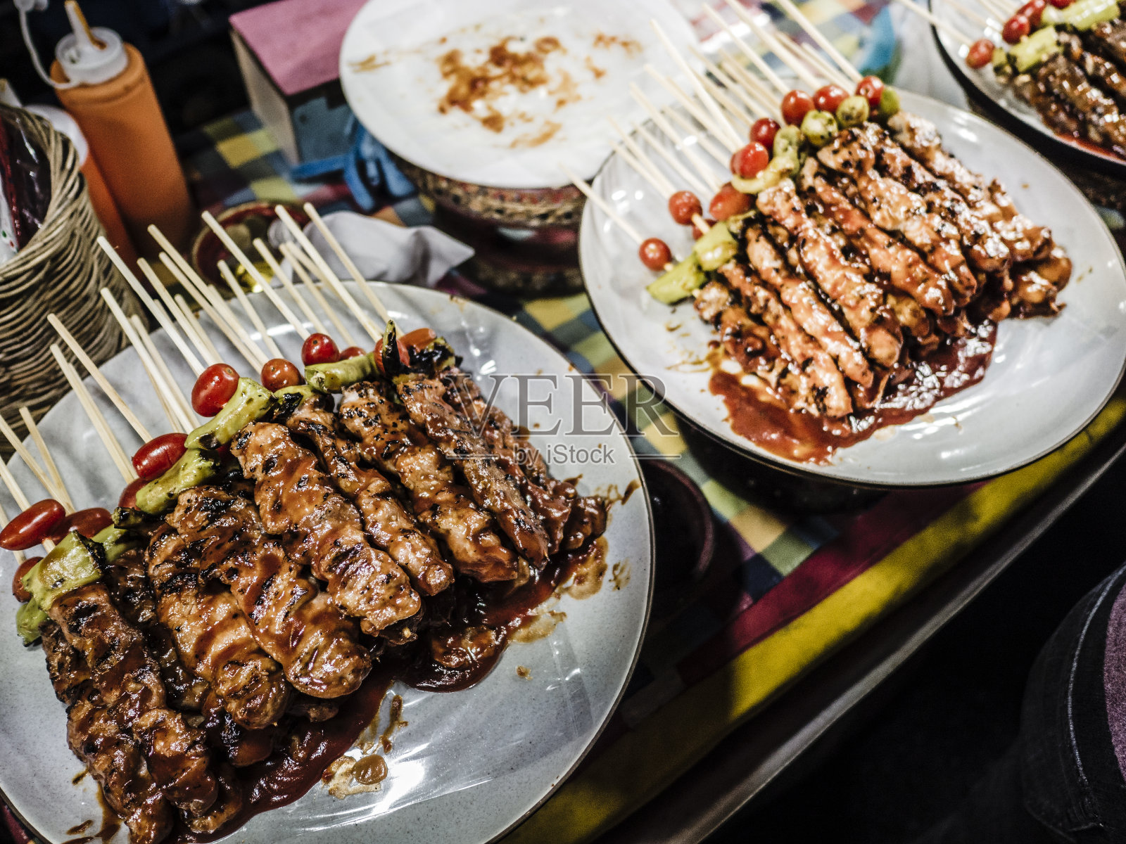 泰国曼谷街头市场的肉串照片摄影图片