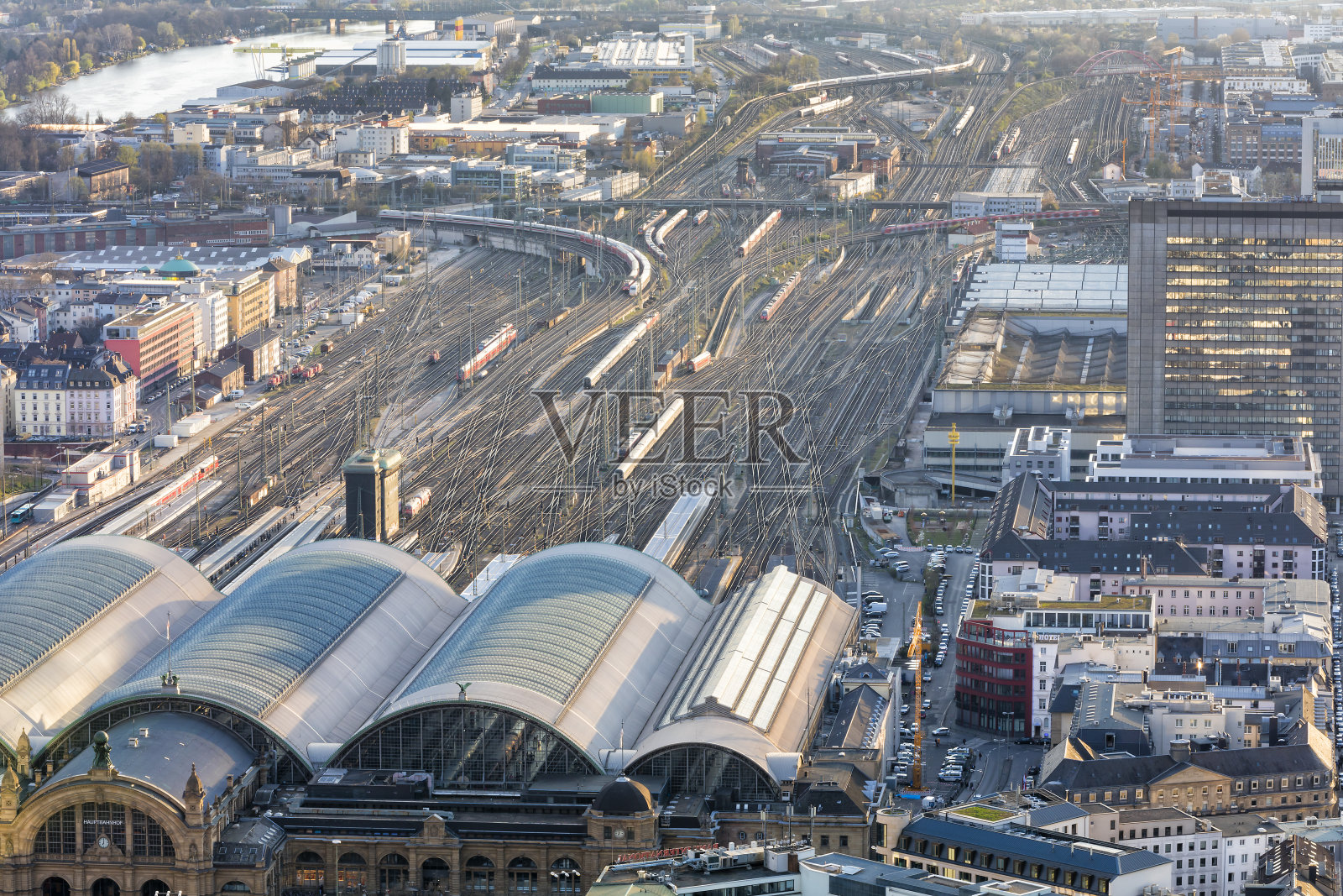 法兰克福中央车站和摩天大楼，德国照片摄影图片