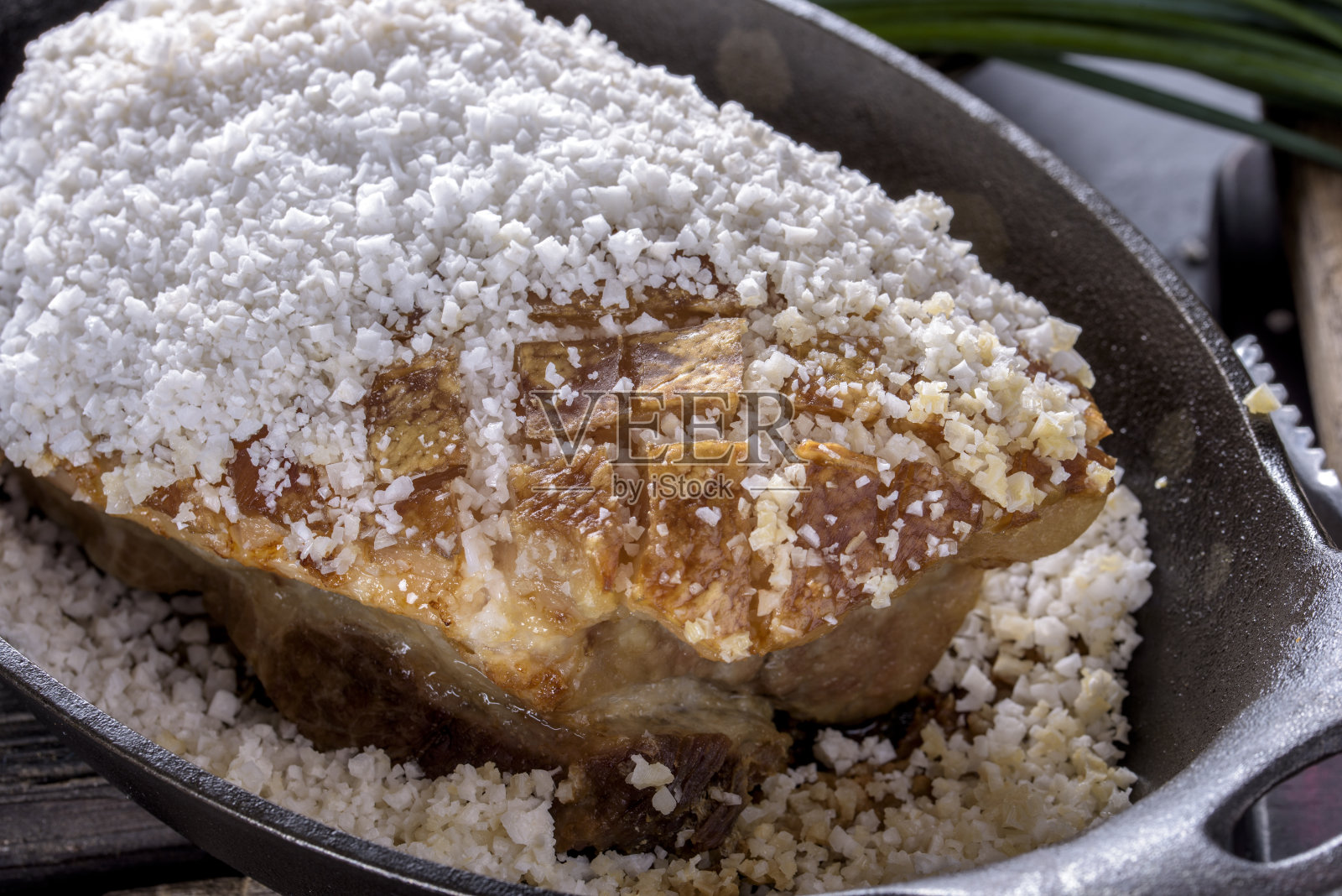 烤箱烤五花肉照片摄影图片