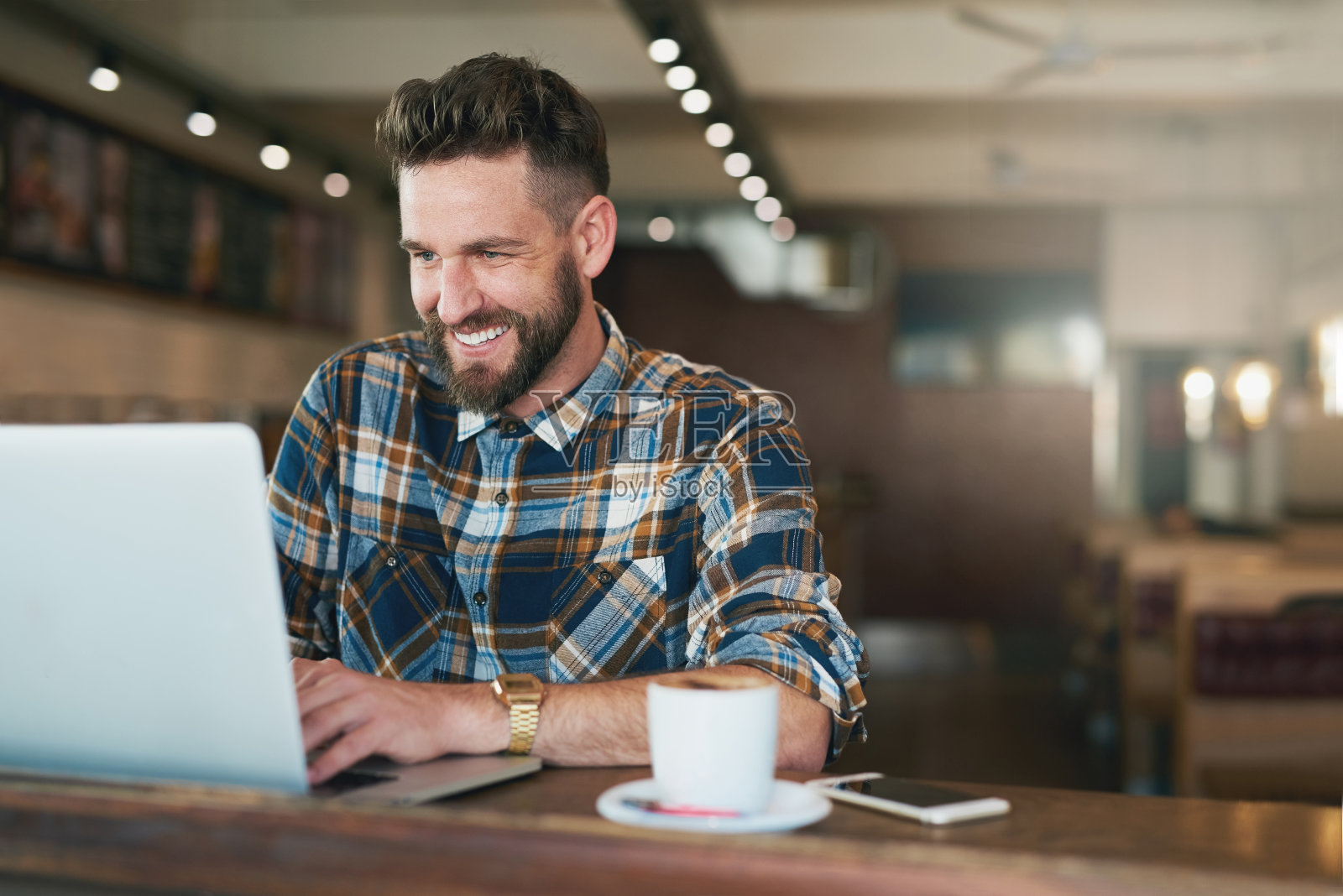 咖啡和猫咪视频-一个经典的组合照片摄影图片