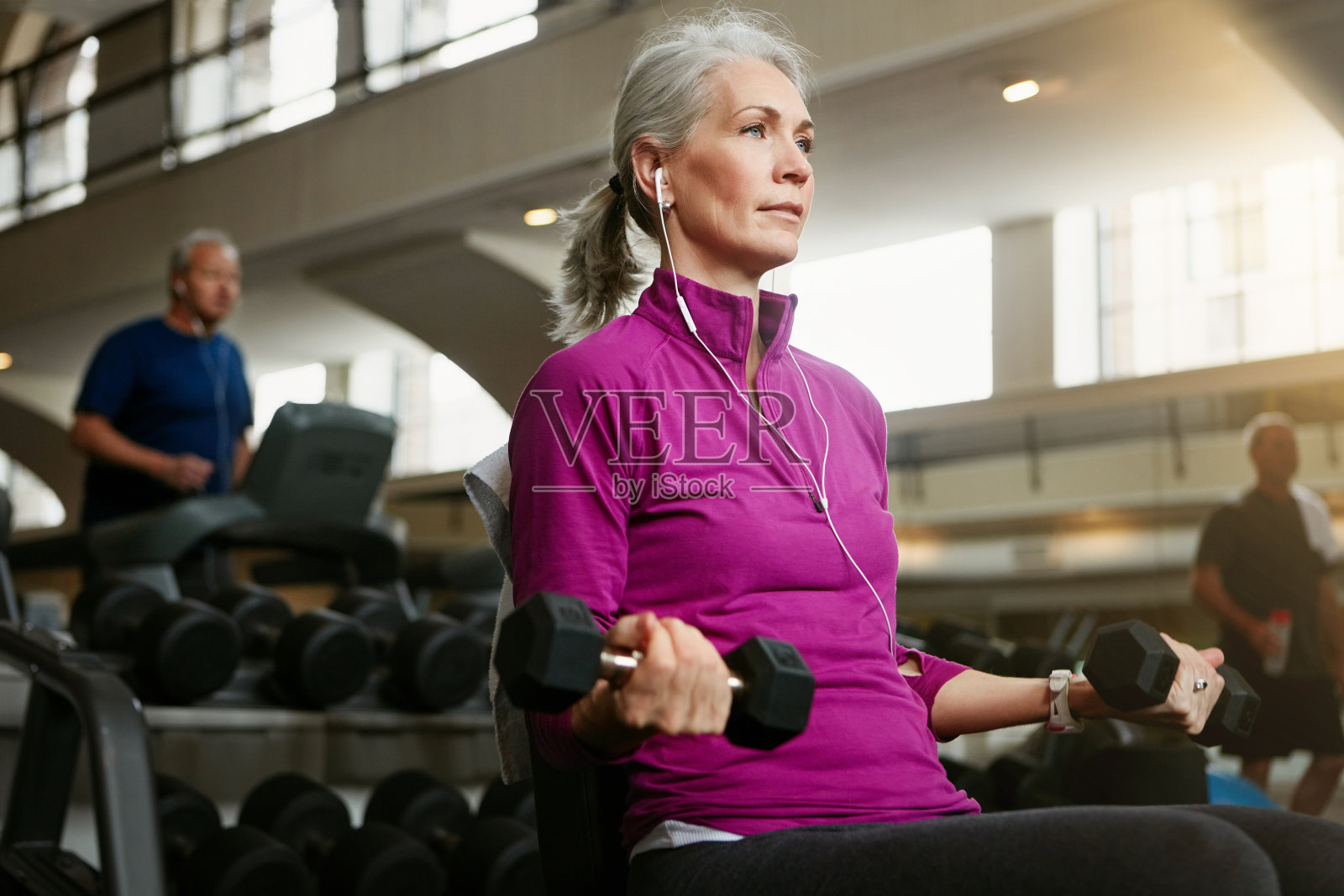 不要让你的年龄阻碍你的健康照片摄影图片